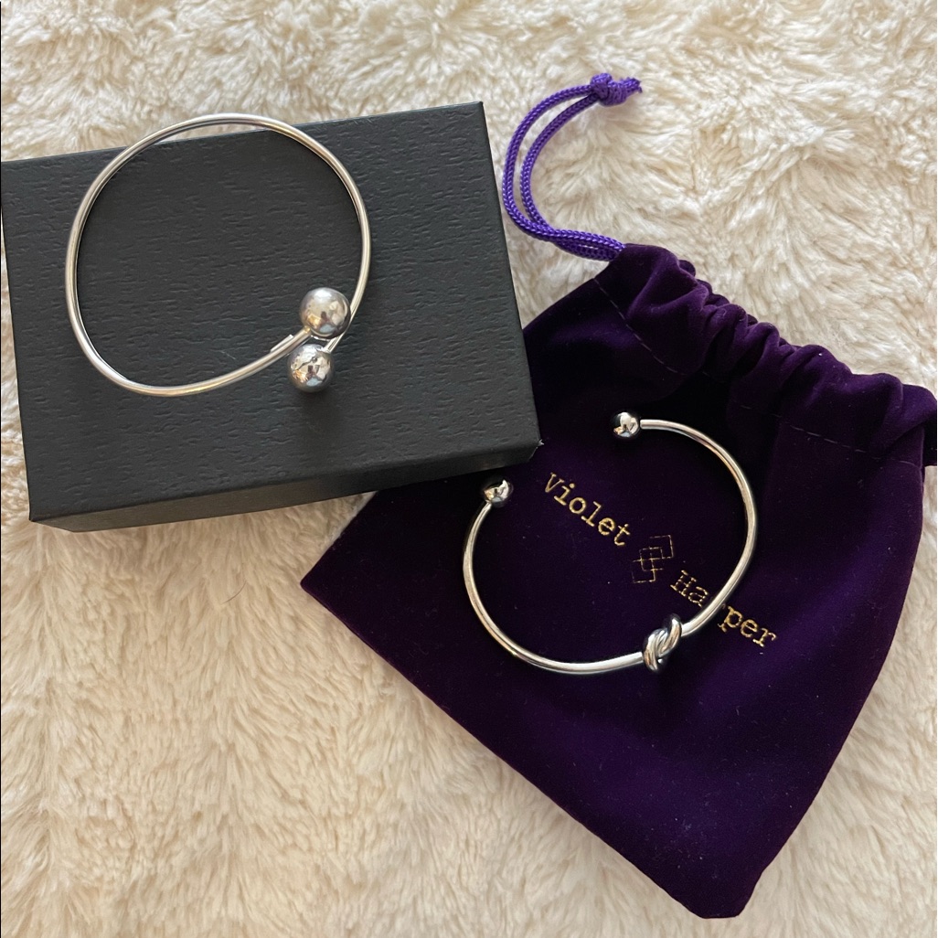 2 Bracelets..